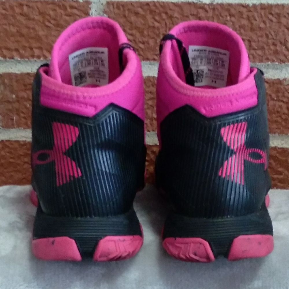 Under Armour - Picture 6 of 7
